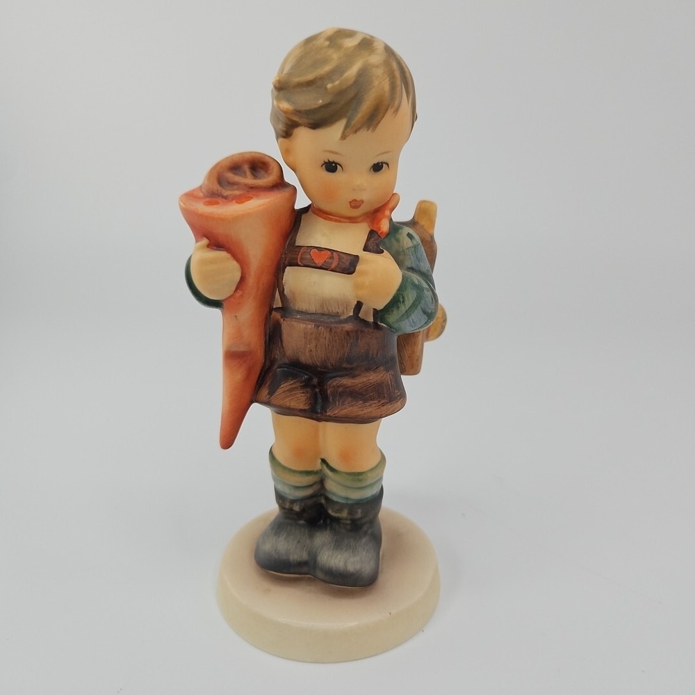 Goebel‎ Hummel "LITTLE SCHOLAR" Child Stamped 84 West Germany Figurine .